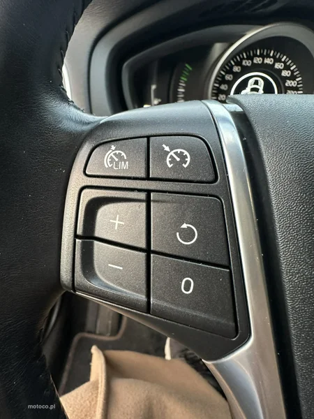 Volvo V40 19
