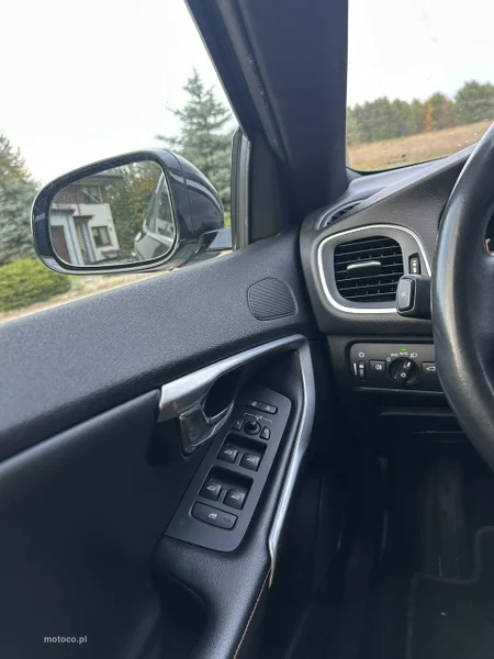 Volvo V40 28