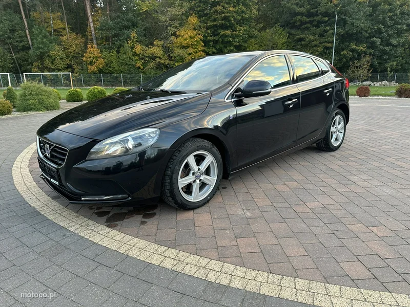 Volvo V40 4