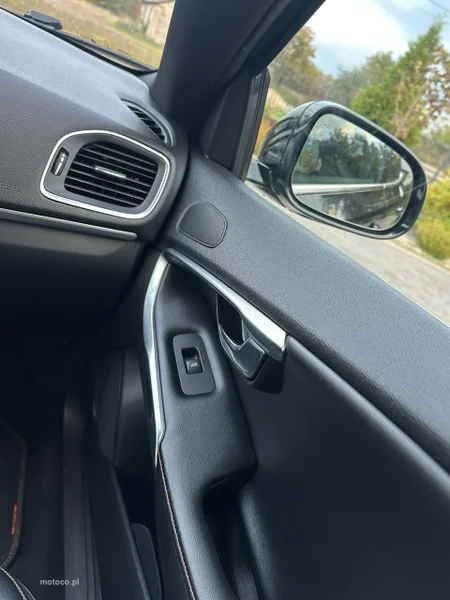 Volvo V40 31