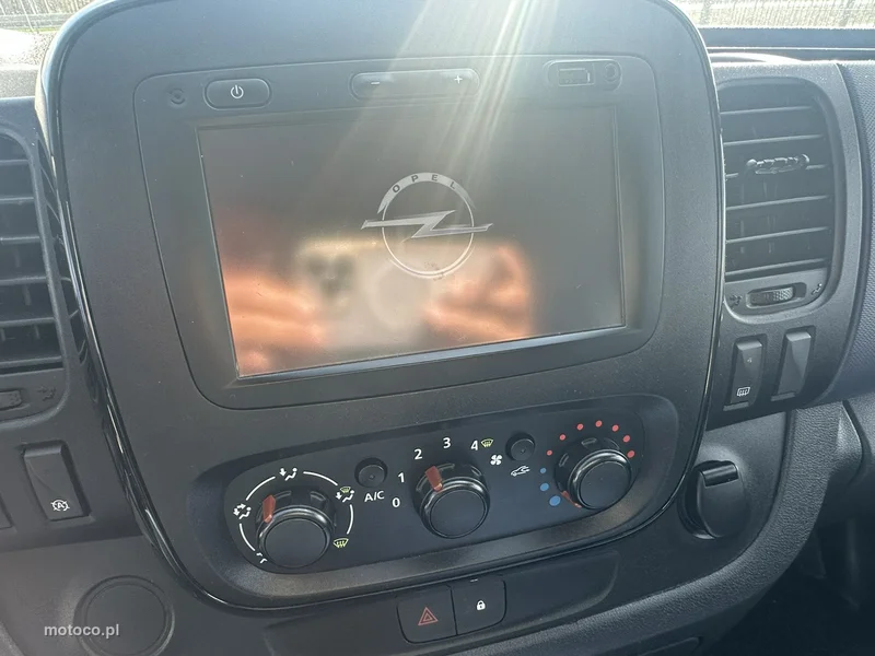 Opel Vivaro 21