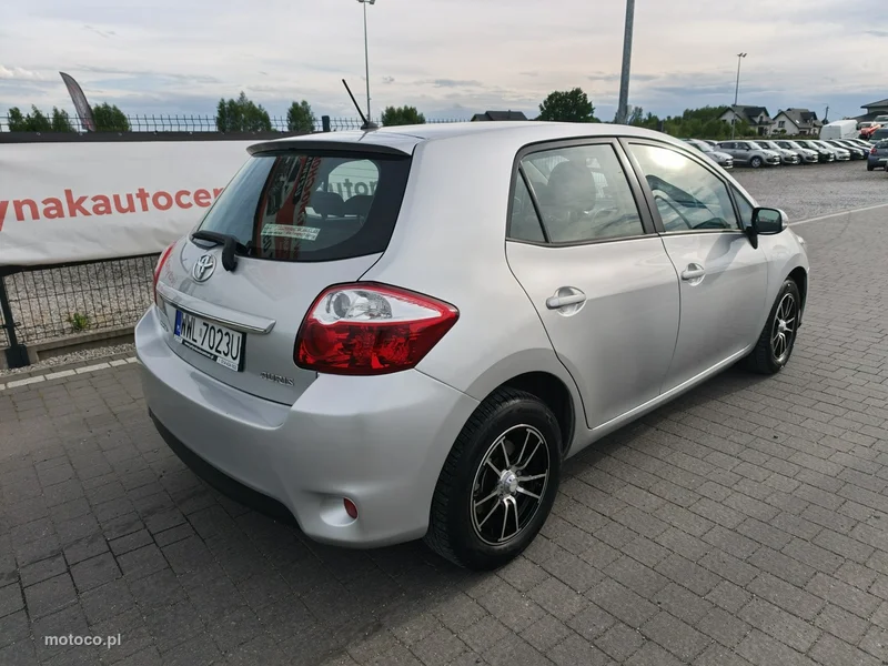 Toyota Auris E180 12