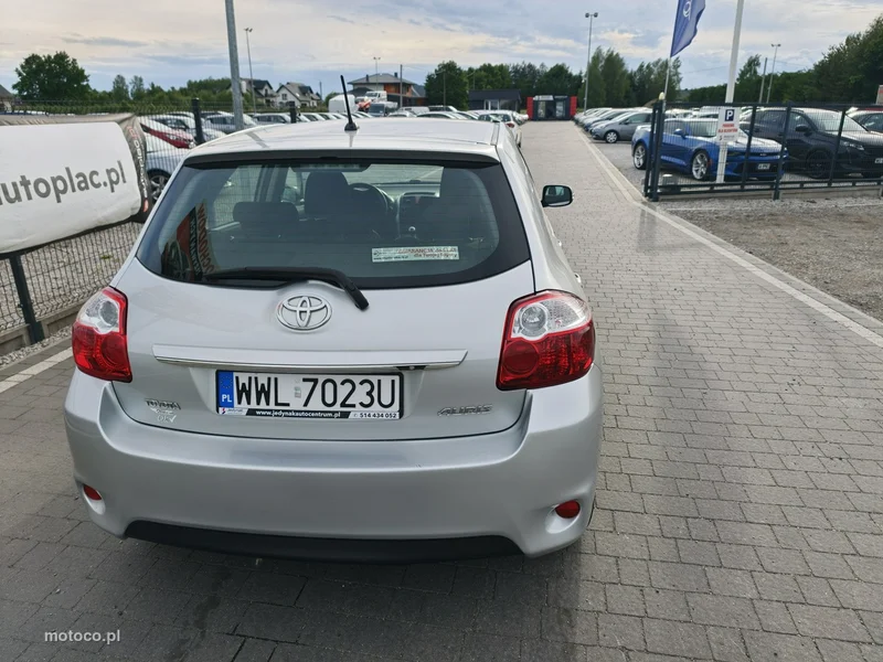 Toyota Auris E180 14