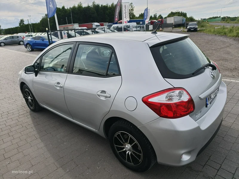 Toyota Auris E180 17