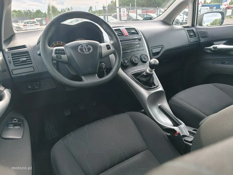 Toyota Auris E180 19