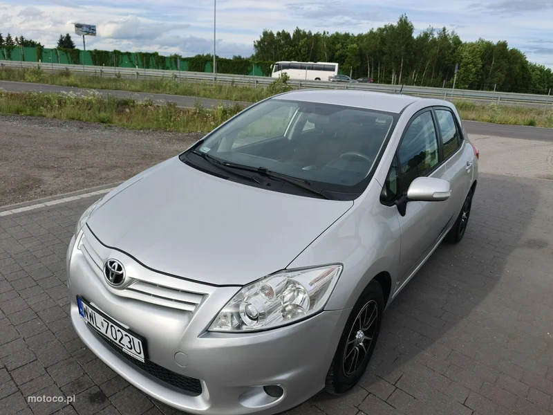 Toyota Auris E180 3