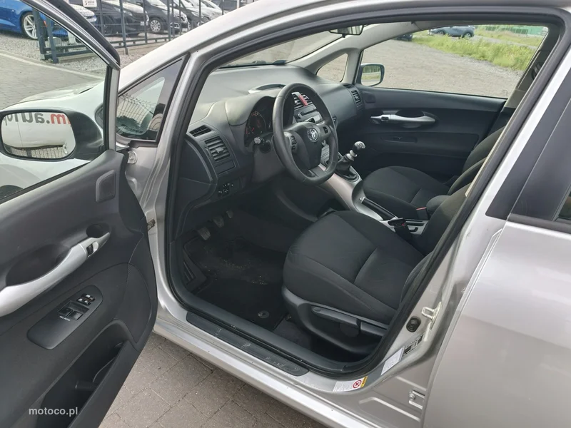 Toyota Auris E180 22