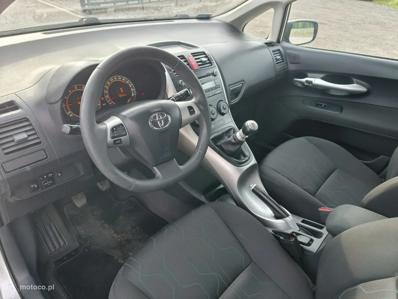 Toyota Auris E180 24