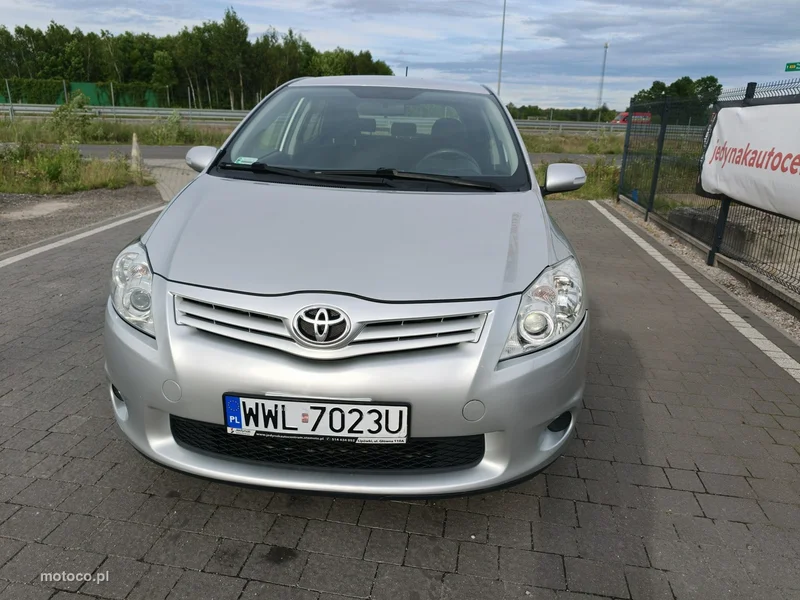 Toyota Auris E180 4
