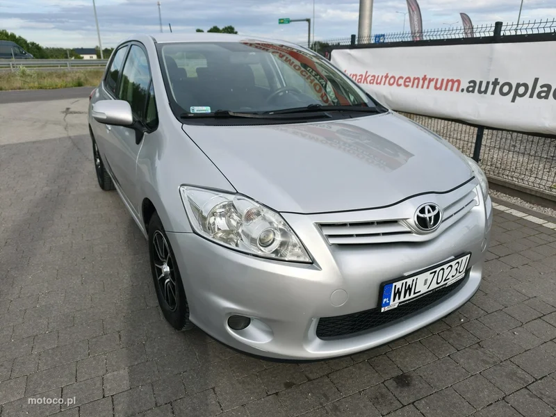 Toyota Auris E180 5