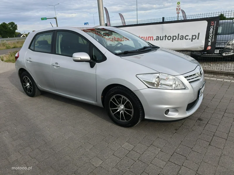 Toyota Auris E180 7
