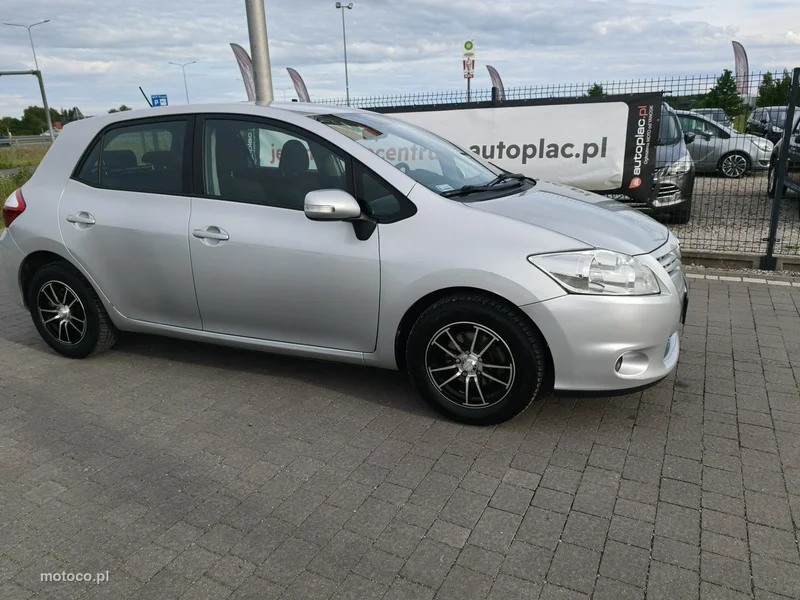 Toyota Auris E180 9