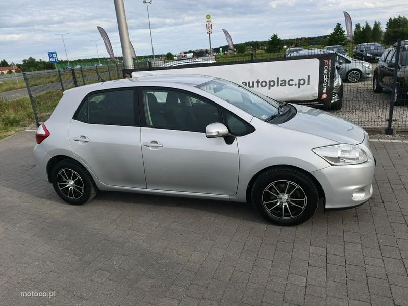 Toyota Auris E180 10