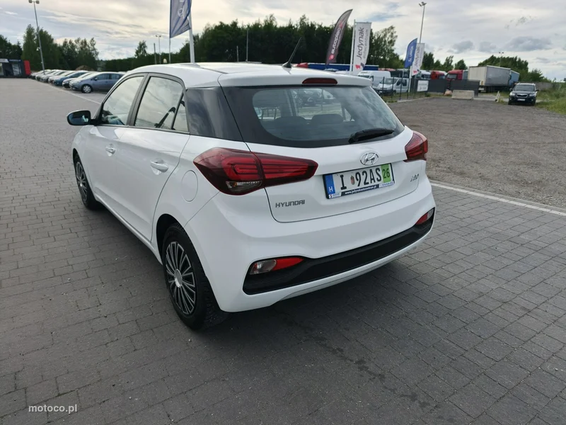 Hyundai i20 15