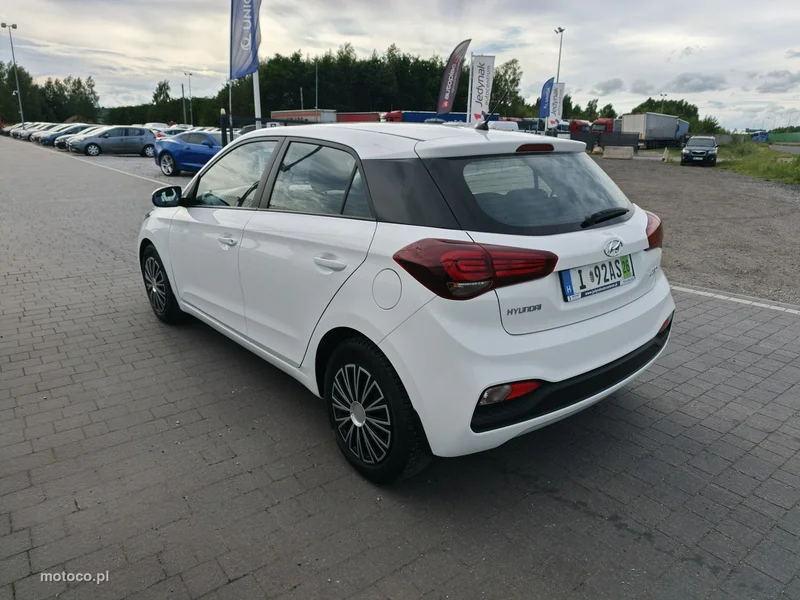 Hyundai i20 16
