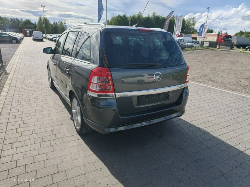 Opel Zafira C Tourer 12