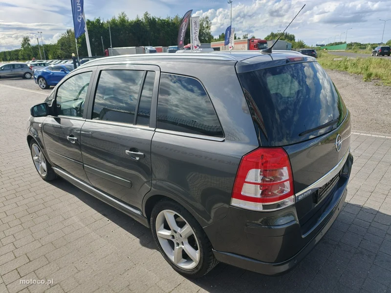 Opel Zafira C Tourer 15