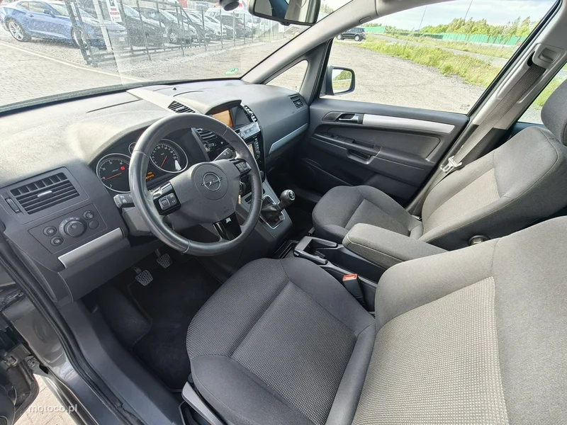 Opel Zafira C Tourer 24