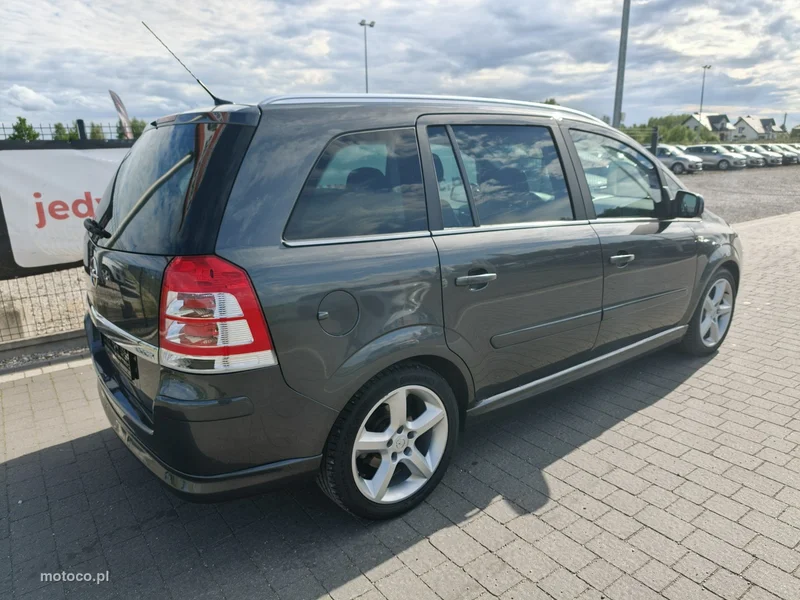 Opel Zafira C Tourer 9