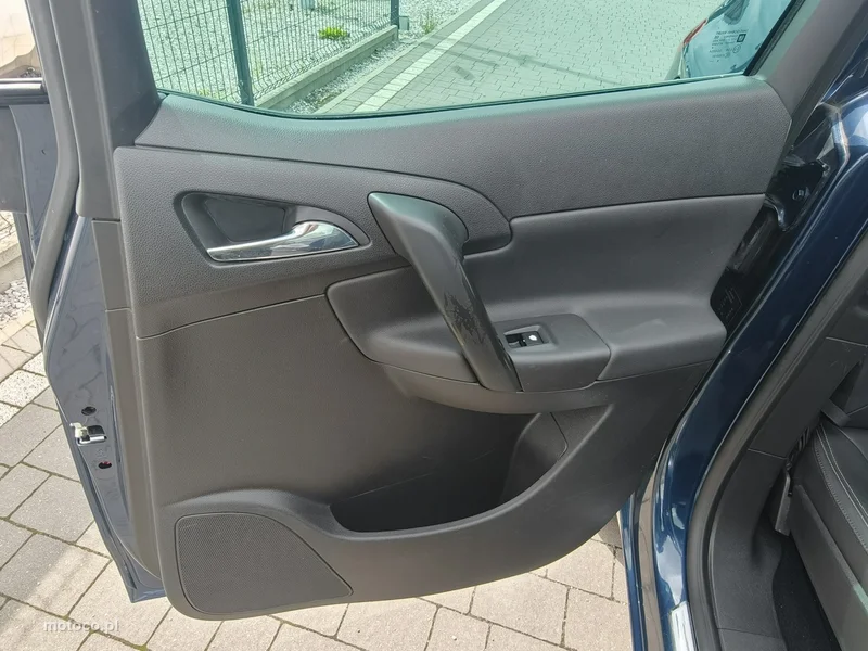 Opel Meriva B 12