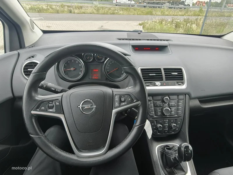 Opel Meriva B 23