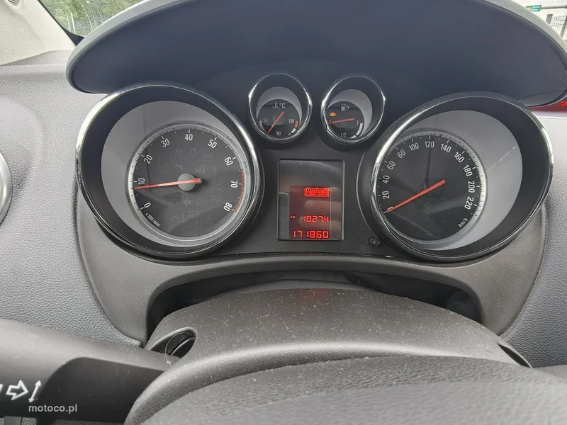 Opel Meriva B 24