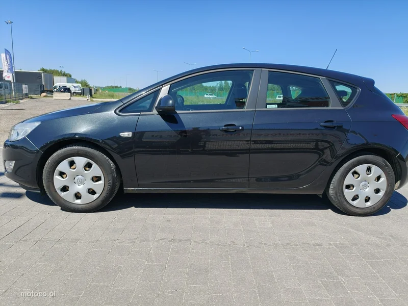 Opel Astra J 3