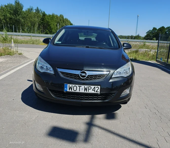 Opel Astra J 4