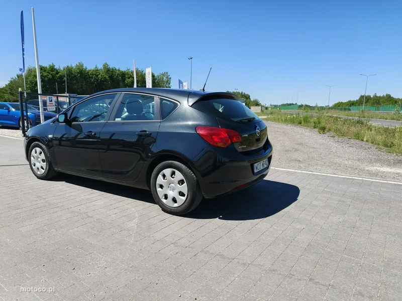 Opel Astra J 6