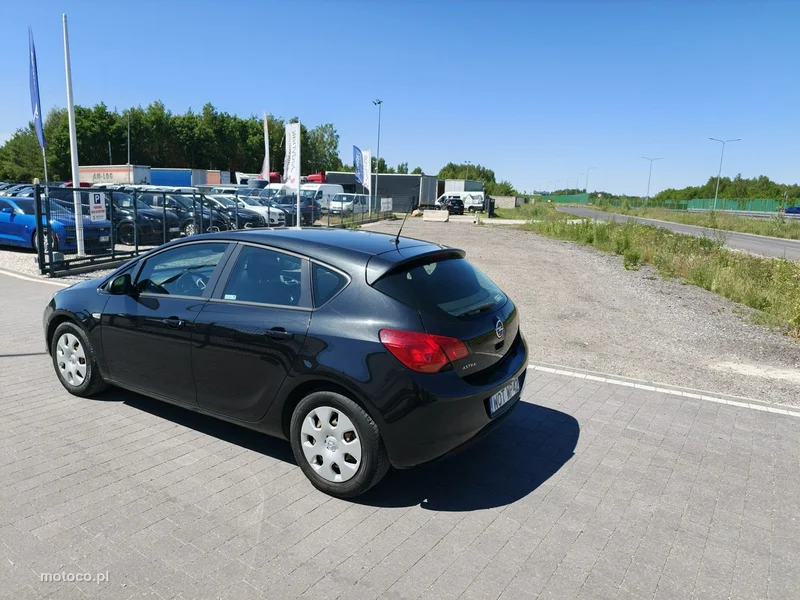 Opel Astra J 7