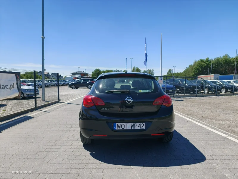 Opel Astra J 8