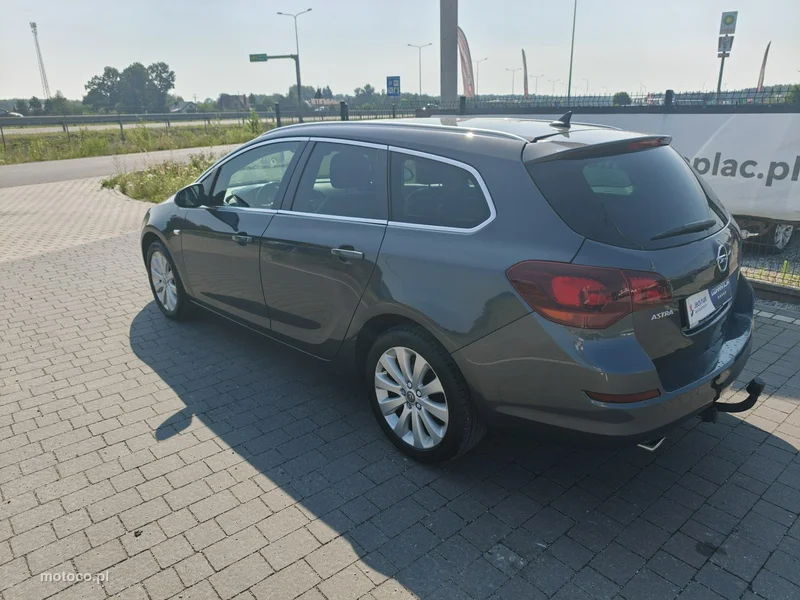 Opel Astra Sports Tourer 13