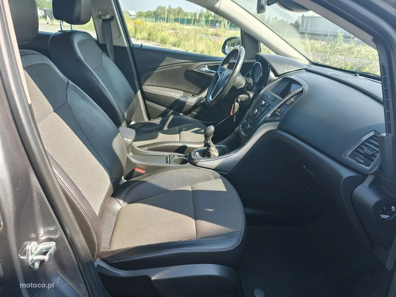 Opel Astra Sports Tourer 24