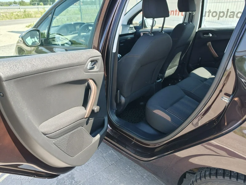 Peugeot 208 16