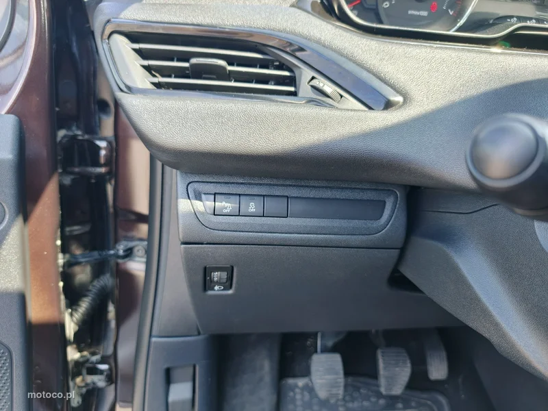 Peugeot 208 25