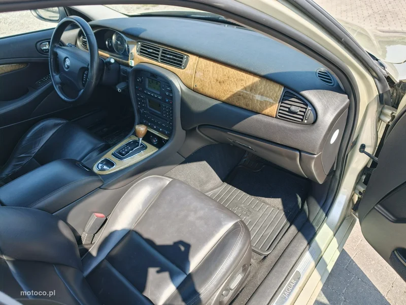 Jaguar S-Type 22