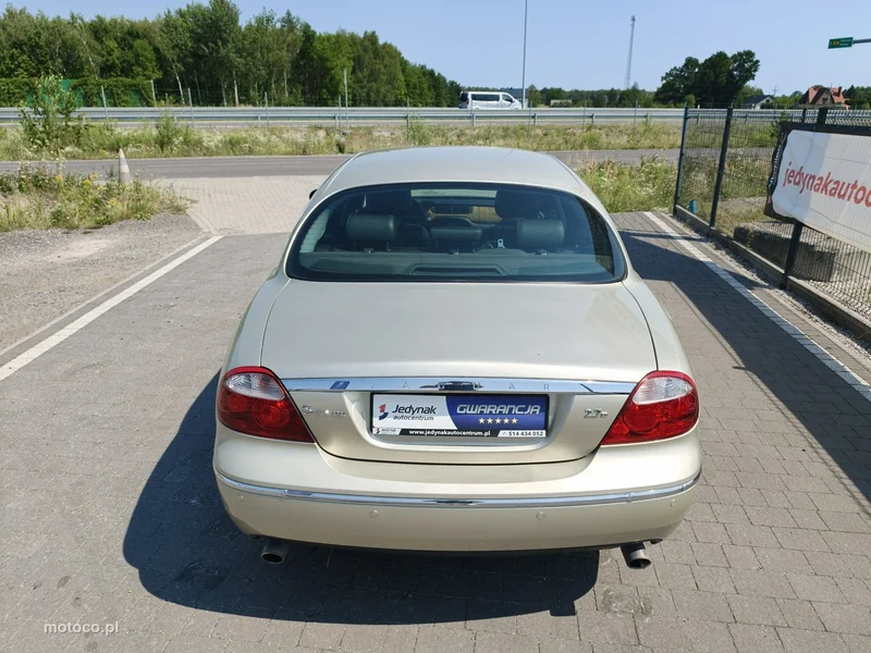 Jaguar S-Type 7
