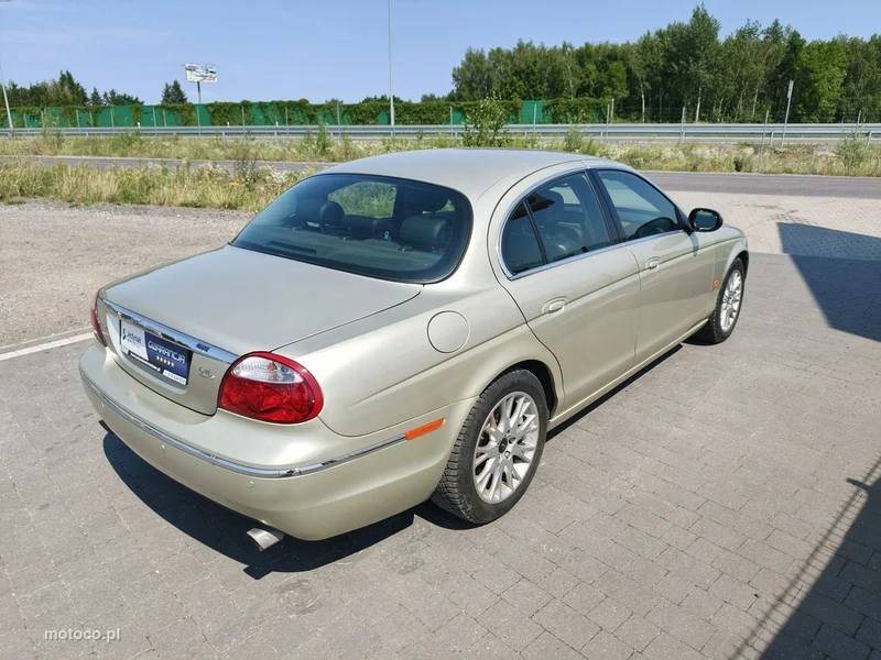 Jaguar S-Type 9