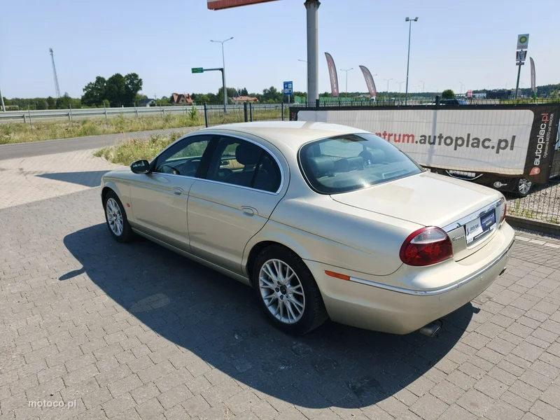 Jaguar S-Type 10