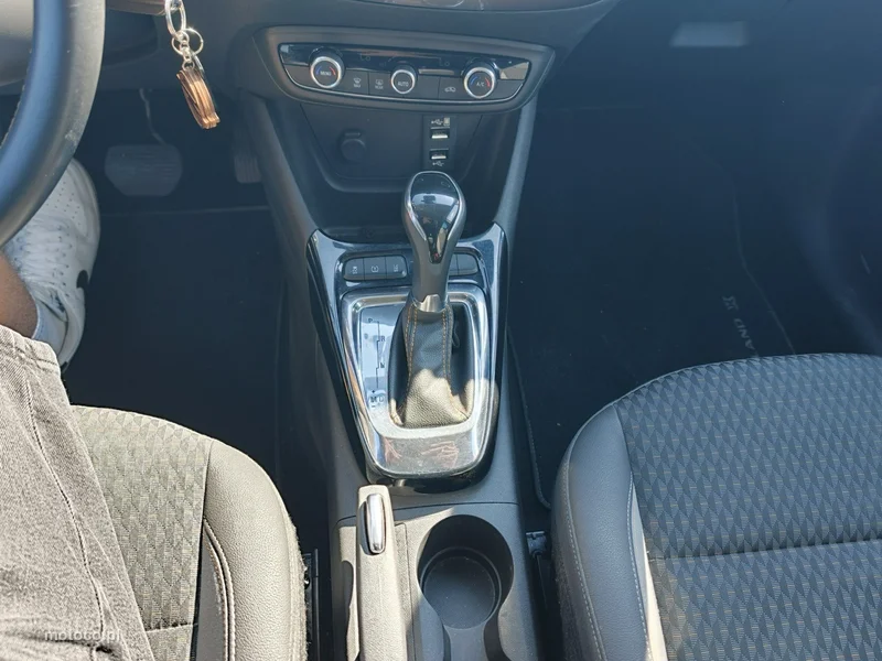 Opel Crossland X 32