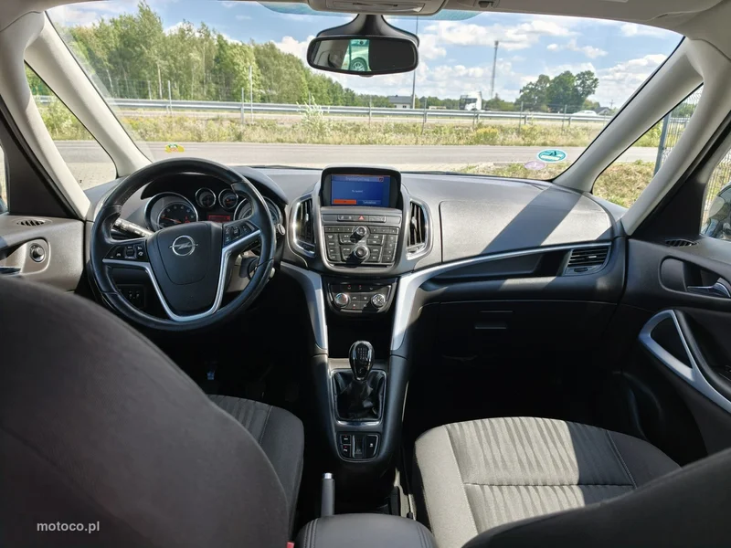 Opel Zafira C Tourer 16