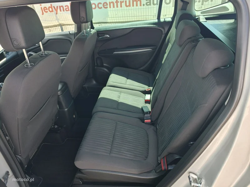 Opel Zafira C Tourer 19