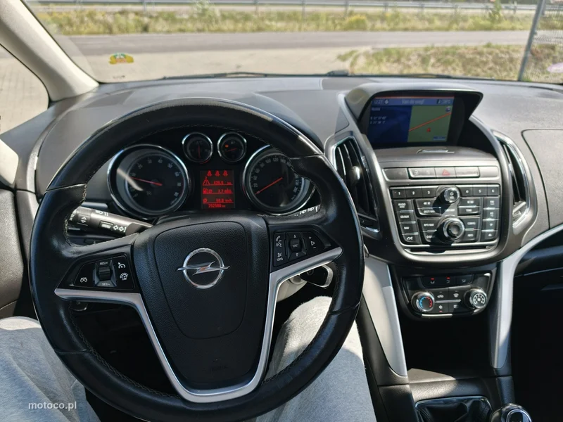 Opel Zafira C Tourer 25
