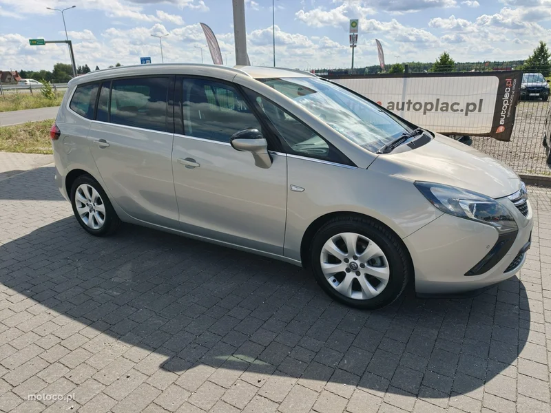 Opel Zafira C Tourer 6