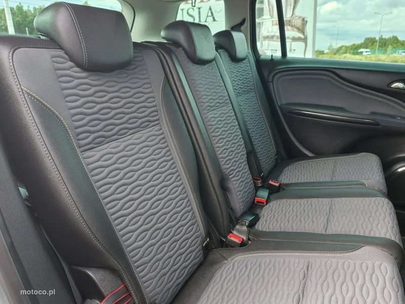 Opel Zafira C Tourer 13