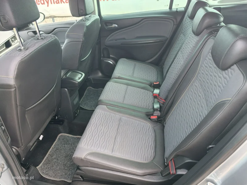 Opel Zafira C Tourer 21