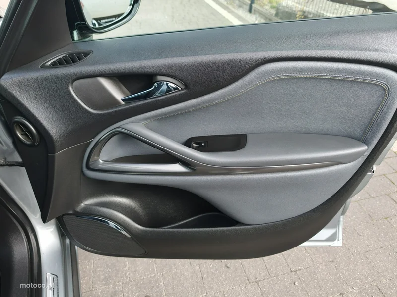 Opel Zafira C Tourer 22
