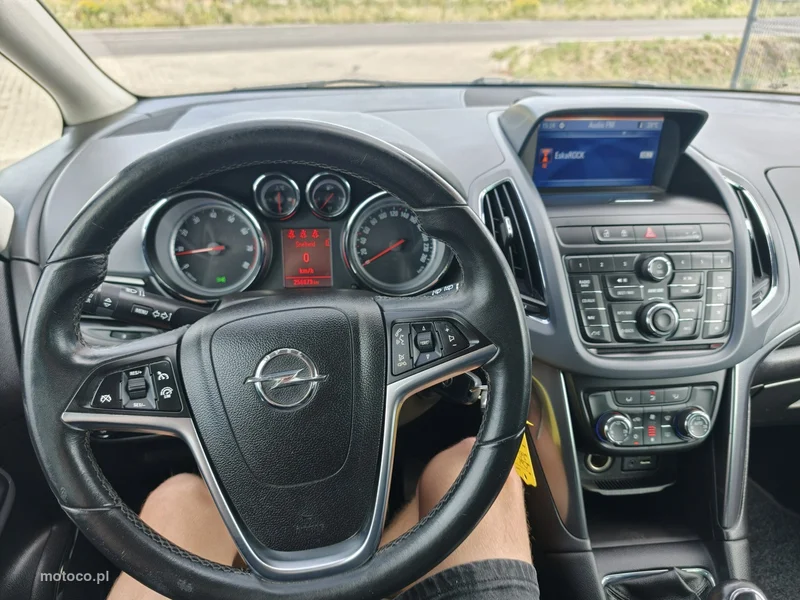 Opel Zafira C Tourer 28