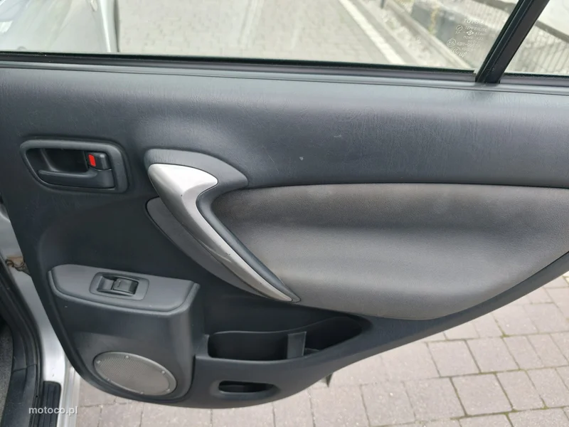Toyota RAV 4 XA20 13