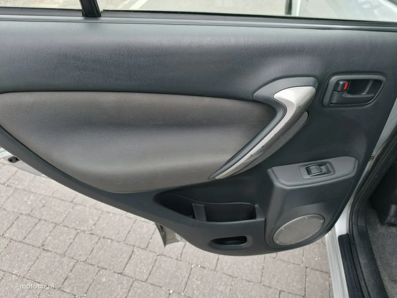 Toyota RAV 4 XA20 17